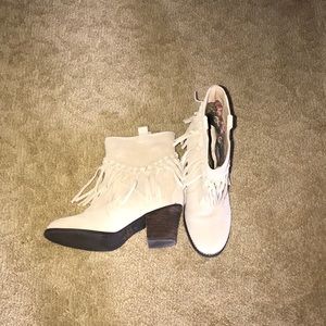 💘FRINGE BOOTIES⭐️SIZE 6 1/2💘